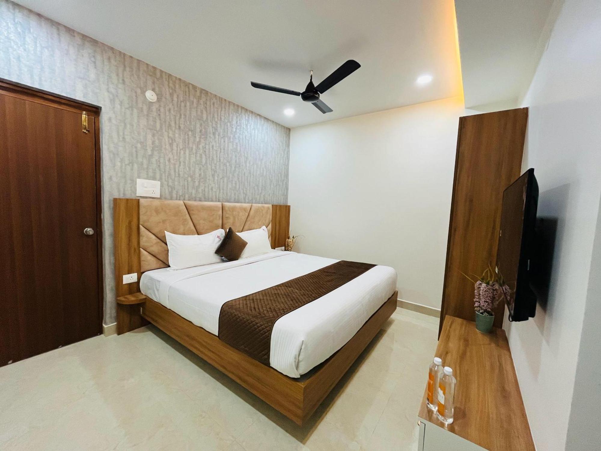 Viola Suites Hyderabad Exterior foto