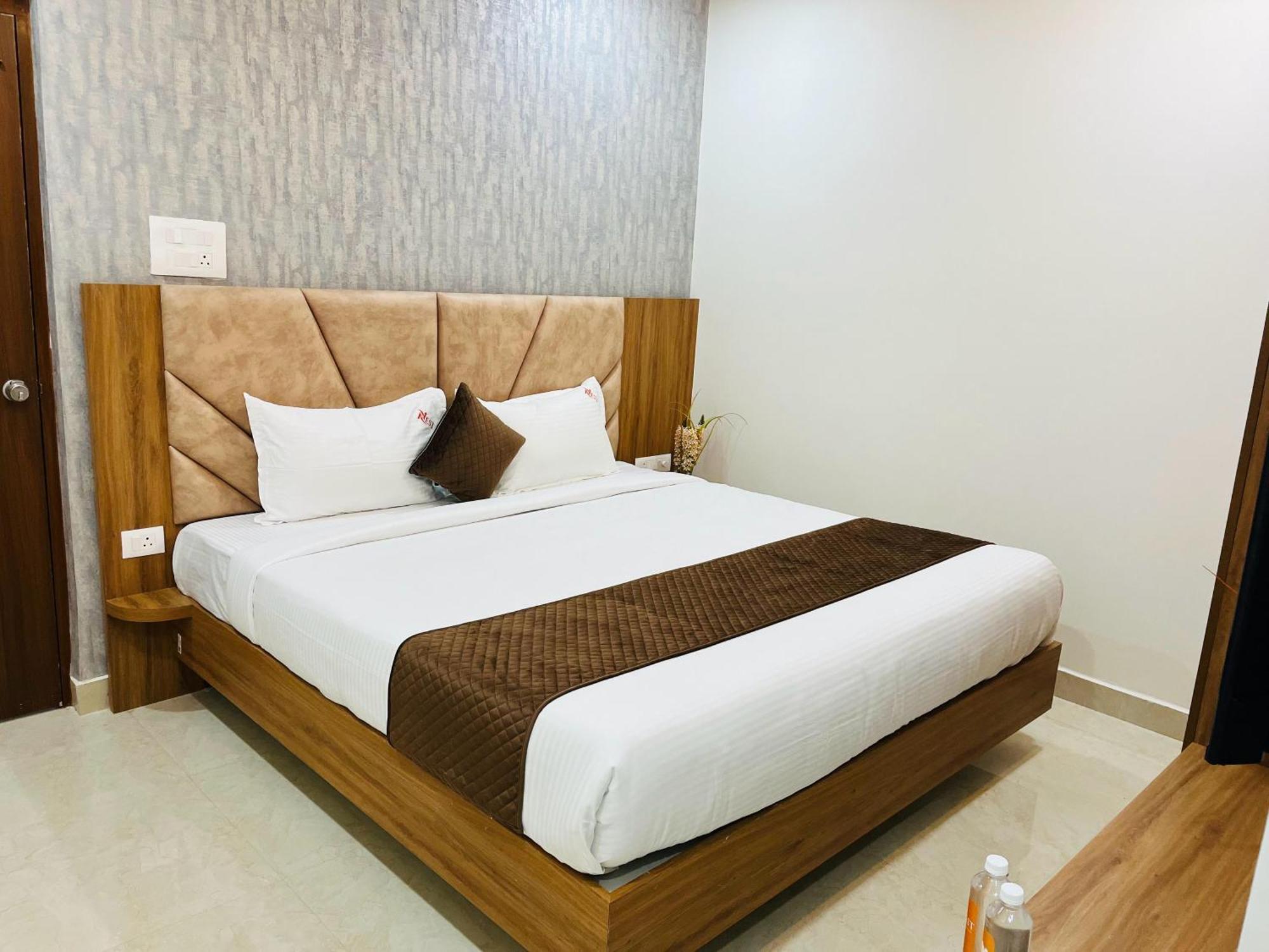 Viola Suites Hyderabad Exterior foto